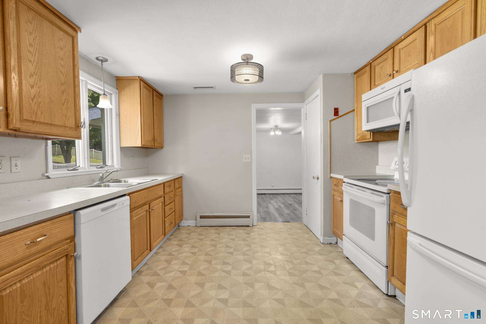 27 Allen Street Enfield, CT 06082 - Photo 13 of 32