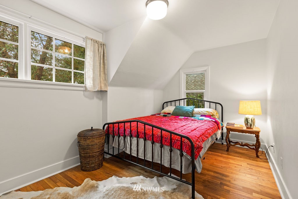 2002 Madrona Point Bremerton, WA 98312 - Photo 18 of 40 a bedroom with a bed and window