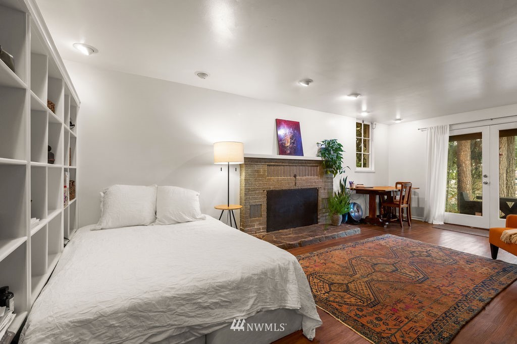 2002 Madrona Point Bremerton, WA 98312 - Photo 22 of 40 a bed room with a bed and a fireplace