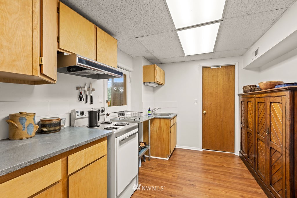 2002 Madrona Point Bremerton, WA 98312 - Photo 24 of 40 a kitchen with stainless steel appliances granite countertop a sink a stove and a refrigerator