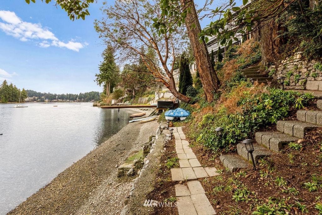 2002 Madrona Point Bremerton, WA 98312 - Photo 33 of 40