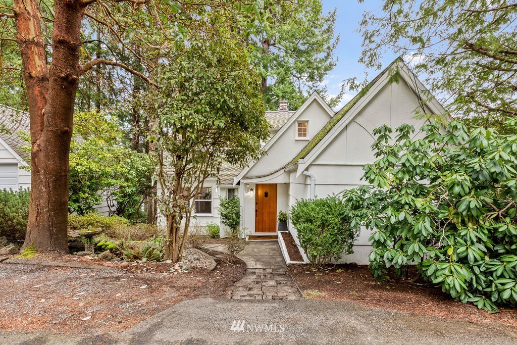 2002 Madrona Point Bremerton, WA 98312 - Photo 37 of 40 a view of outdoor space and yard