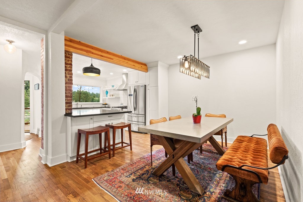 2002 Madrona Point Bremerton, WA 98312 - Photo 4 of 40 a room with furniture and a window