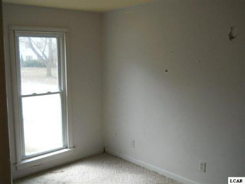 458 Merrick Street Adrian, MI 49221 - Photo 5 of 7 20084741-4.JPG
