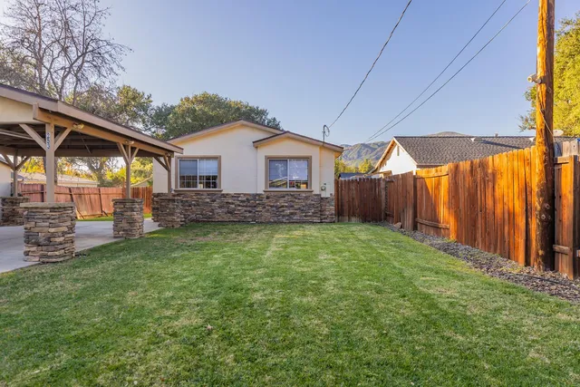 a view of a house with backyard and porch