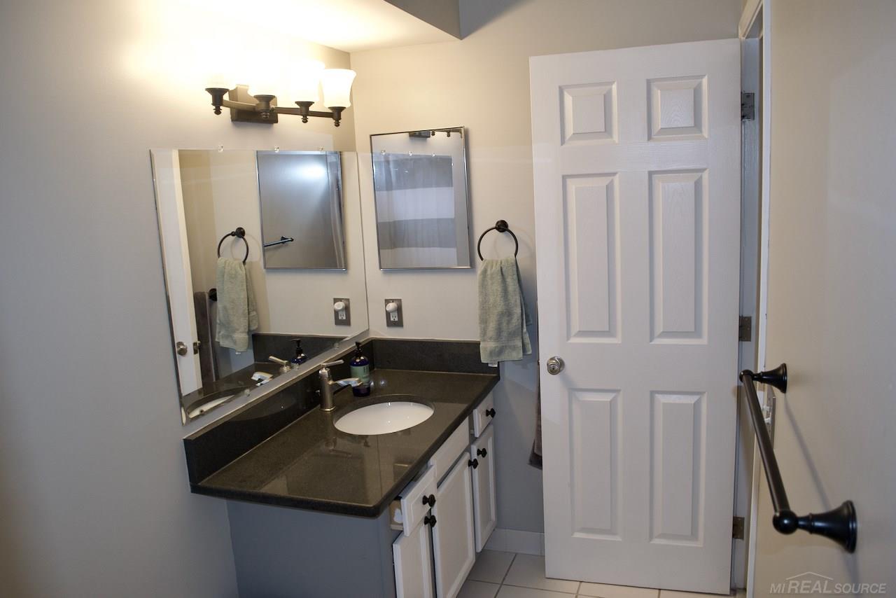 1121 Tienken Court Rochester, MI 48306 - Photo 17 of 35 50007864-16.JPG