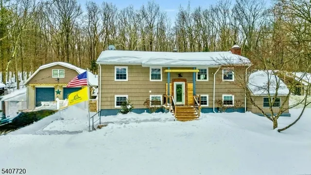 $565,000 | 27 Grandview Avenue, Oak Ridge, NJ 07438