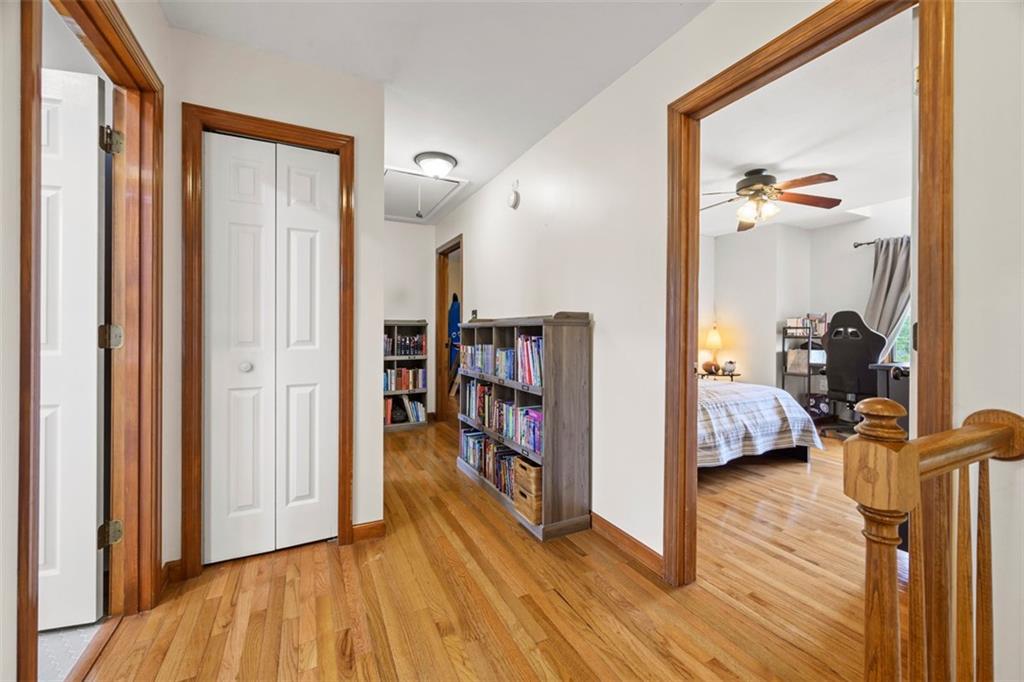 2133 Middle Road Glenshaw, PA 15116 - Photo 23 of 50 Upper level hallway