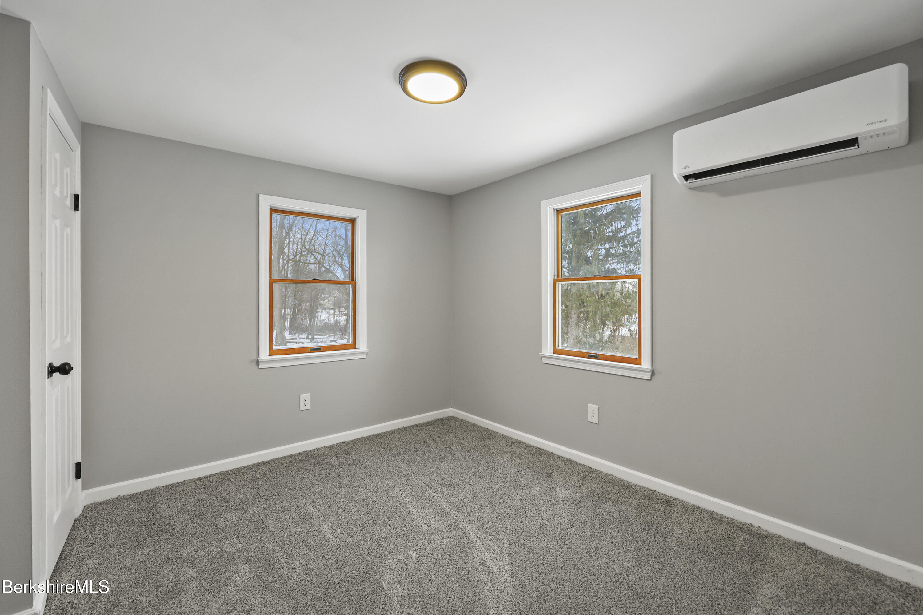 123 Broadview Terrace Pittsfield, MA 01201 - Photo 23 of 34 an empty room with windows
