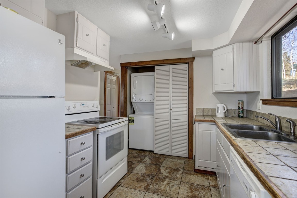 255 Park View Drive Fairplay, CO 80440 - Photo 24 of 37 lower level kitchen