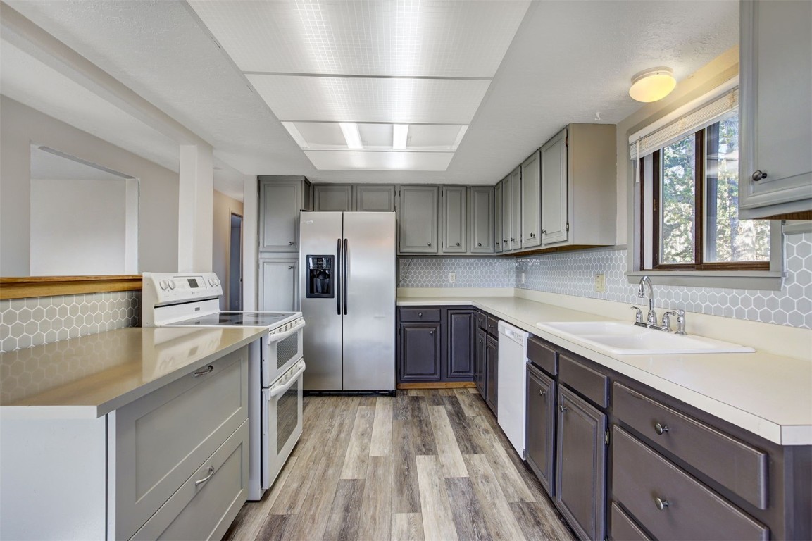 255 Park View Drive Fairplay, CO 80440 - Photo 6 of 37 upper level kitchen