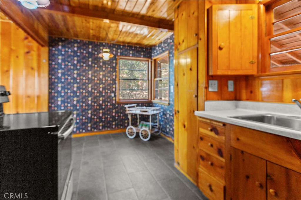1852 Sparrow Road Wrightwood, CA 92397 - Photo 9 of 38 Gallery Image 9