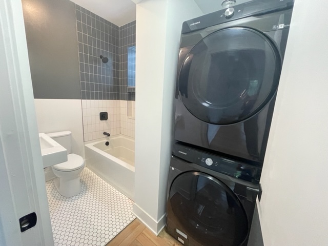 2159 West Huron Street, Unit 2R Chicago, IL 60612 - Photo 8 of 13 a bathroom with a bathtub and toilet