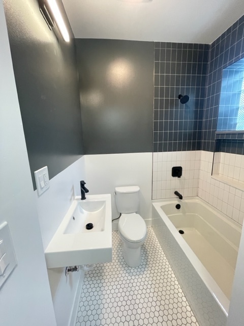 2159 West Huron Street, Unit 2R Chicago, IL 60612 - Photo 9 of 13 a bathroom with a bathtub sink and toilet