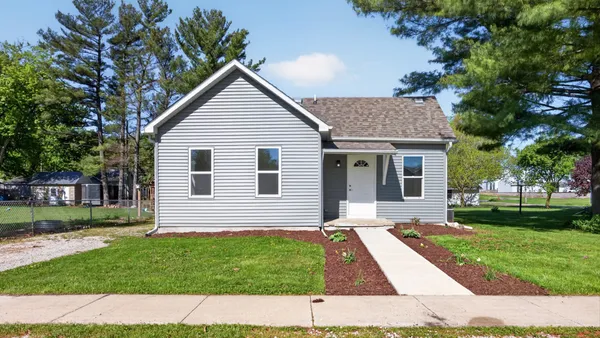 $125,000 | 104 South Oak Street, Arrowsmith, IL 61722