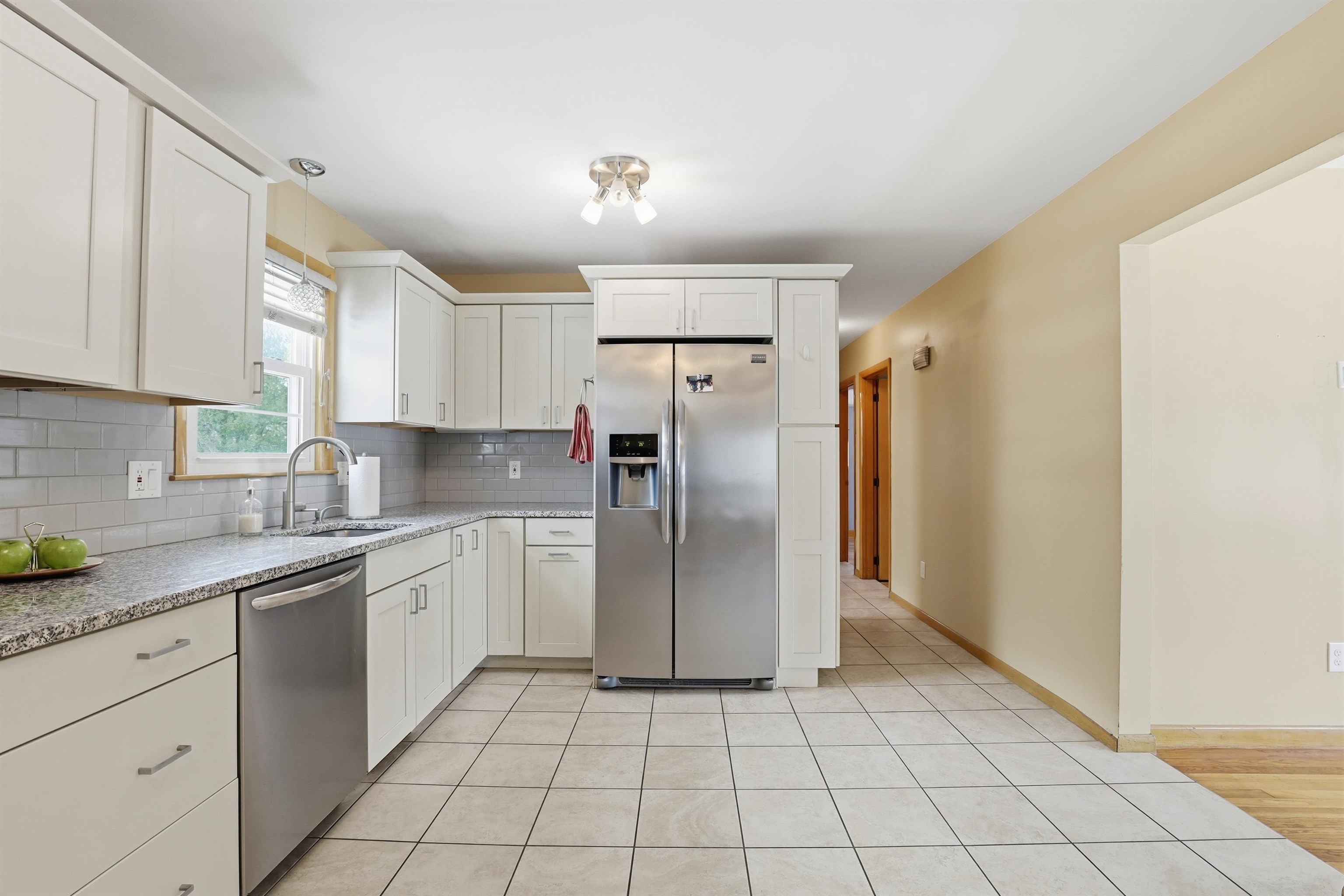 91 Miami Court Manchester, NH 03103 - Photo 6 of 35