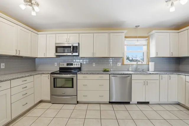 $464,900 | 91 Miami Court, Manchester, NH 03103