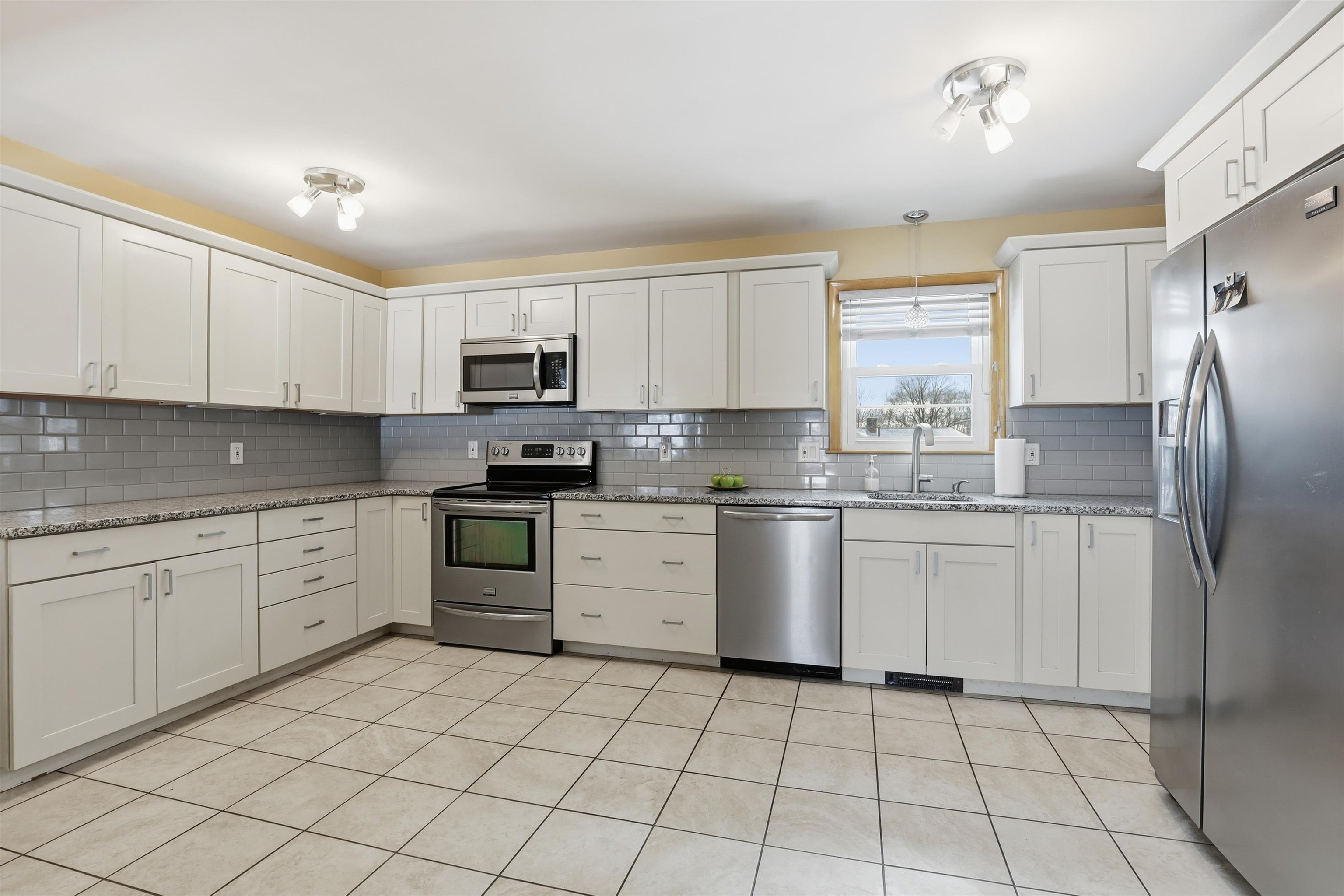 91 Miami Court Manchester, NH 03103 - Photo 8 of 35