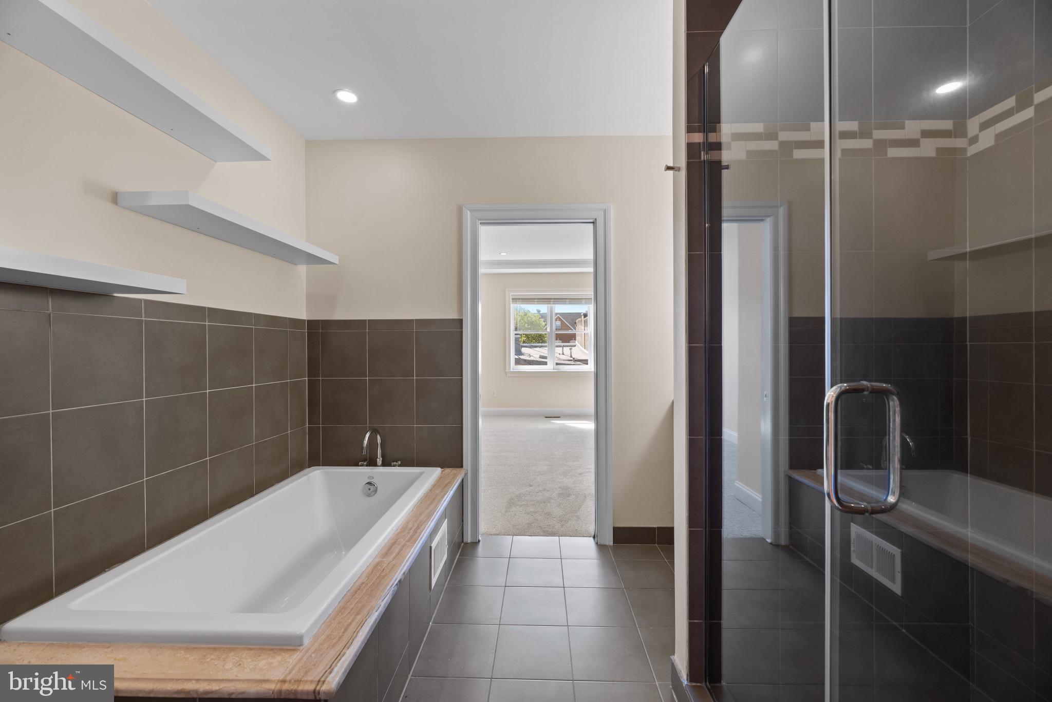 3303 Mueller Street Baltimore, MD 21224 - Photo 23 of 39 Primary bathroom