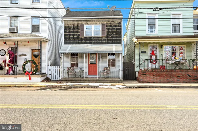a view of a brick building with a outdoor space