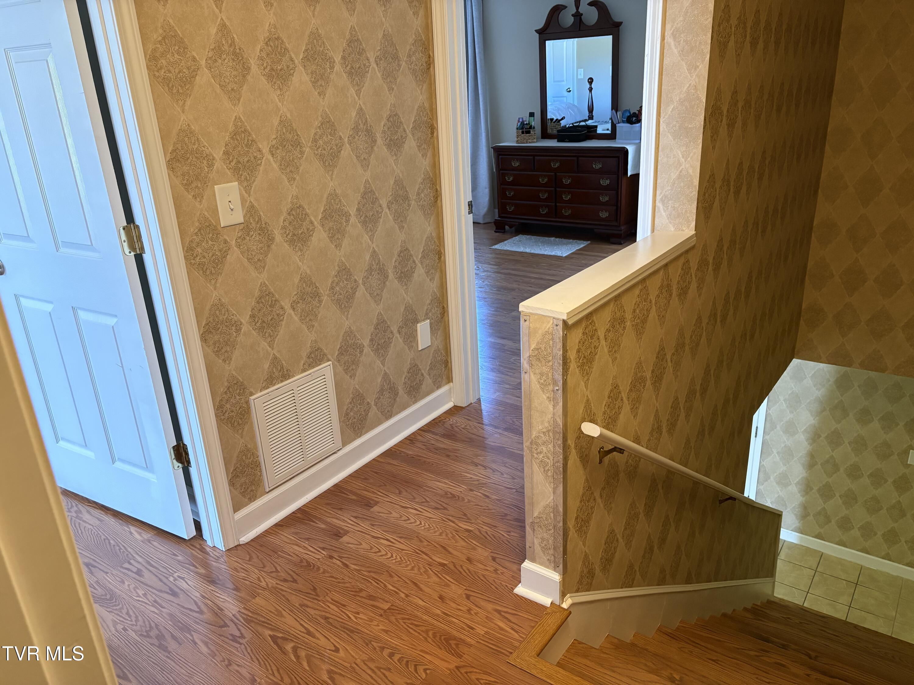 2101 Cherokee Road, Unit 7 Johnson City, TN 37604 - Photo 33 of 41 IMG_8567