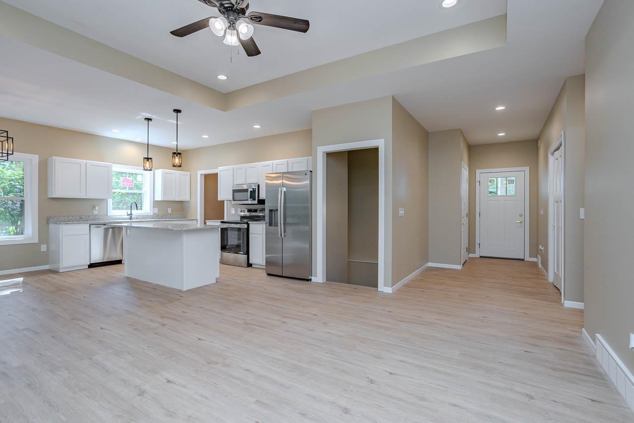 2808 Barclay Way Schofield, WI 54476 - Photo 6 of 60
