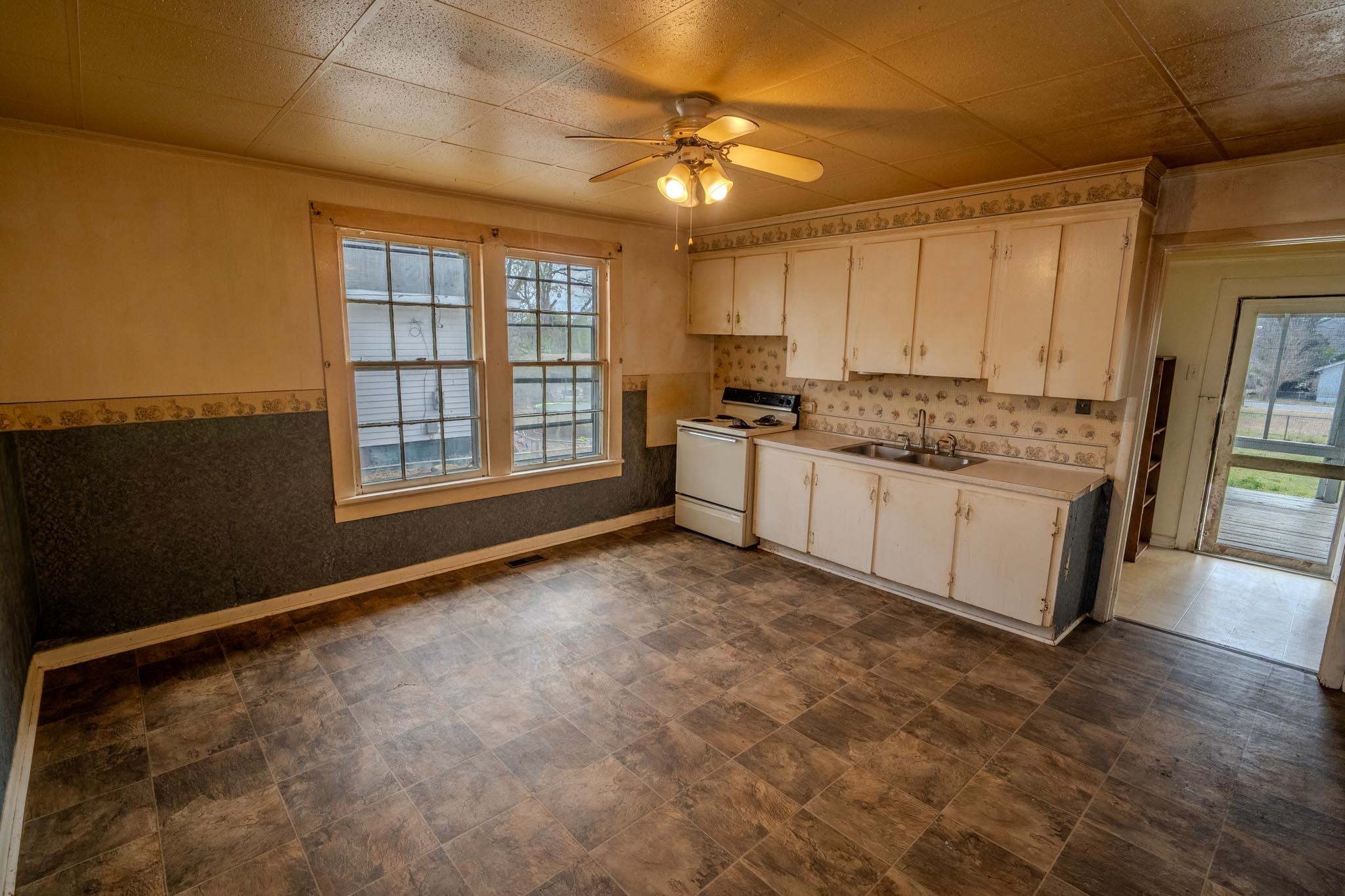 504 Railroad Avenue Gaffney, SC 29340 - Photo 11 of 21