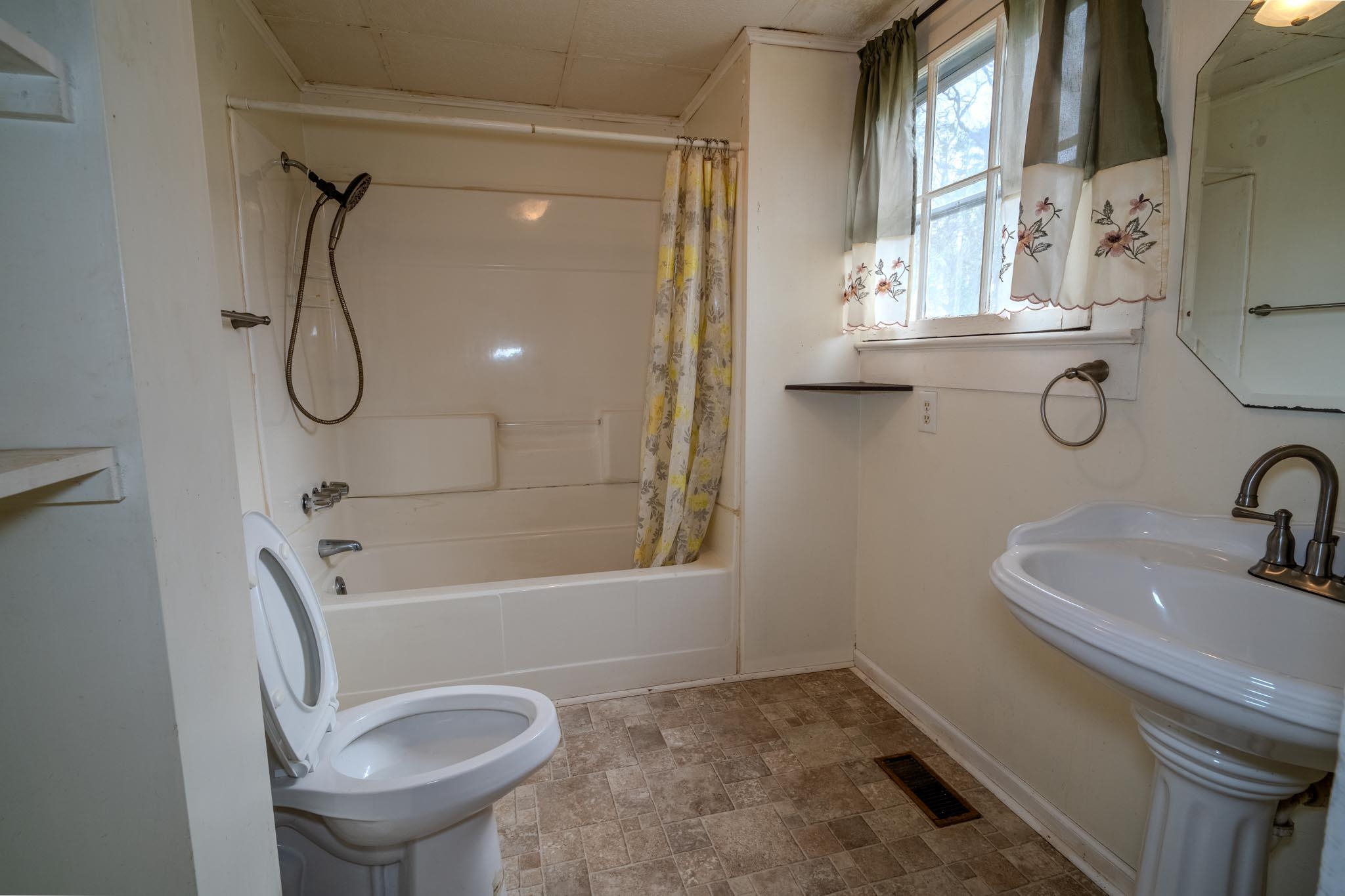 504 Railroad Avenue Gaffney, SC 29340 - Photo 14 of 21