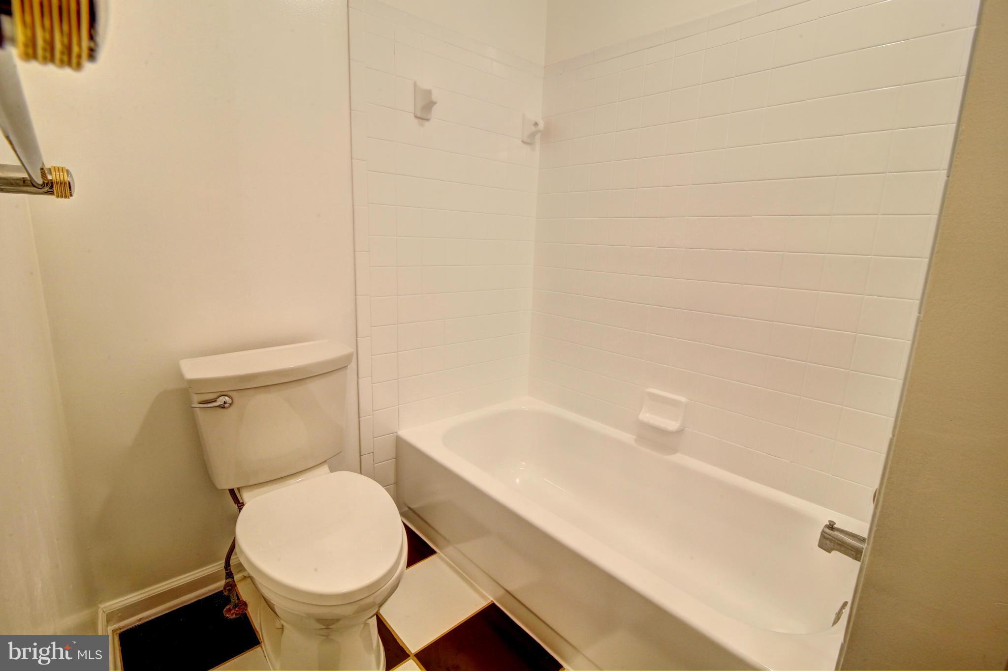 2417 Ansdel Court Reston, VA 20191 - Photo 22 of 29 Upstairs Full Bath