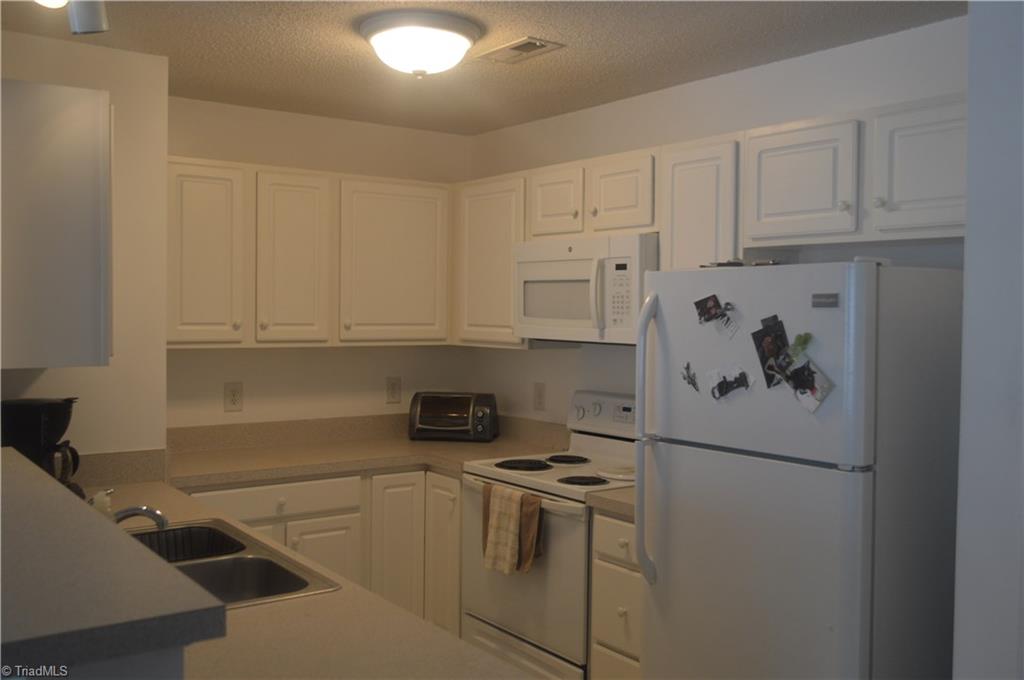 131 James Road, Unit 2D High Point, NC 27265 - Photo 8 of 15 Kitchen