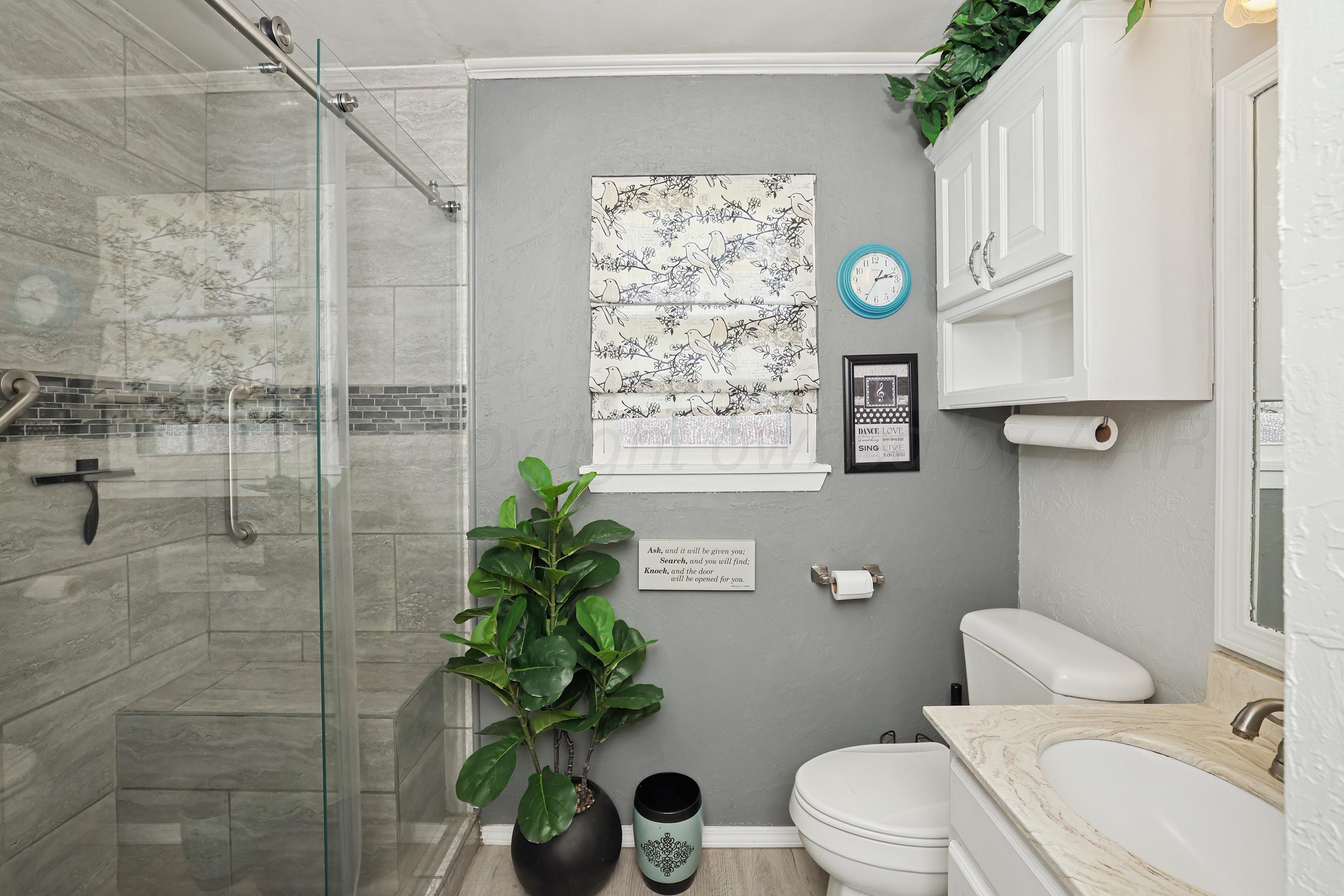 2015 Currie Lane Amarillo, TX 79107 - Photo 8 of 12 17-Bathroom