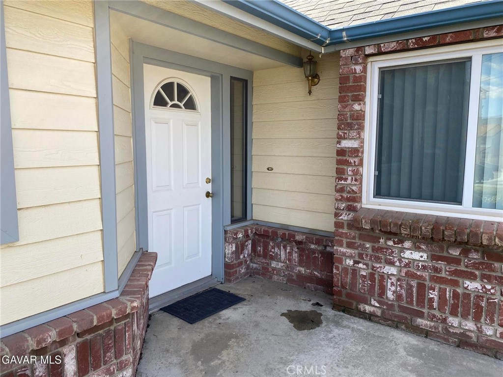 22601 Player Court Tehachapi, CA 93561 - Photo 2 of 10 a front view of a house with a yard