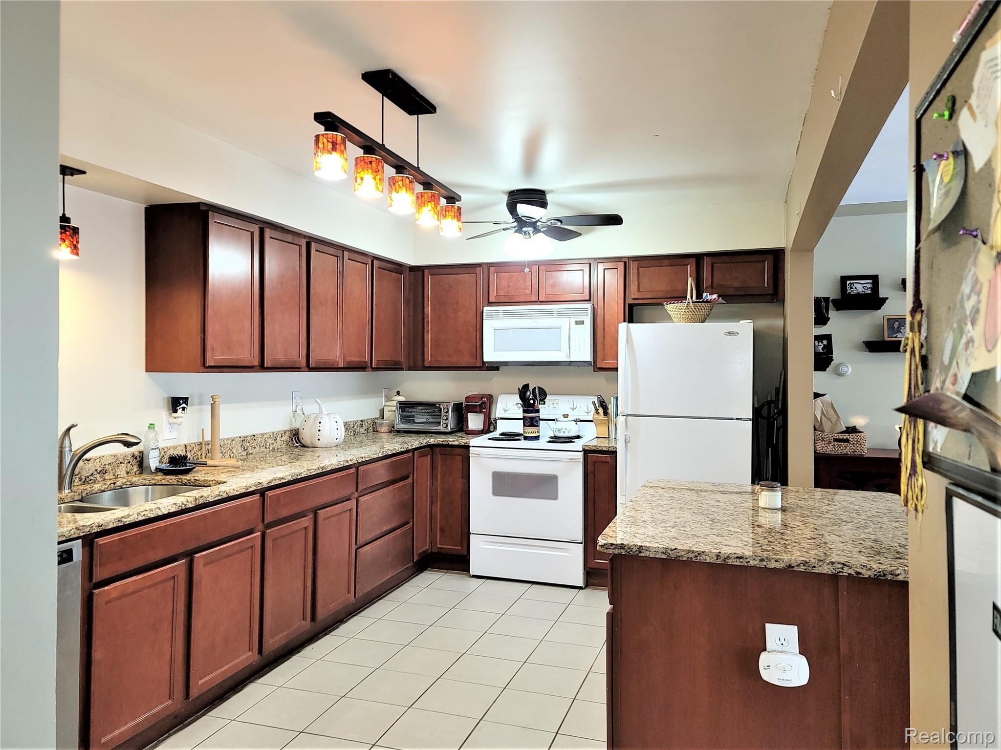 823 West Maple Road Clawson, MI 48017 - Photo 2 of 11 Kitchen.jpg