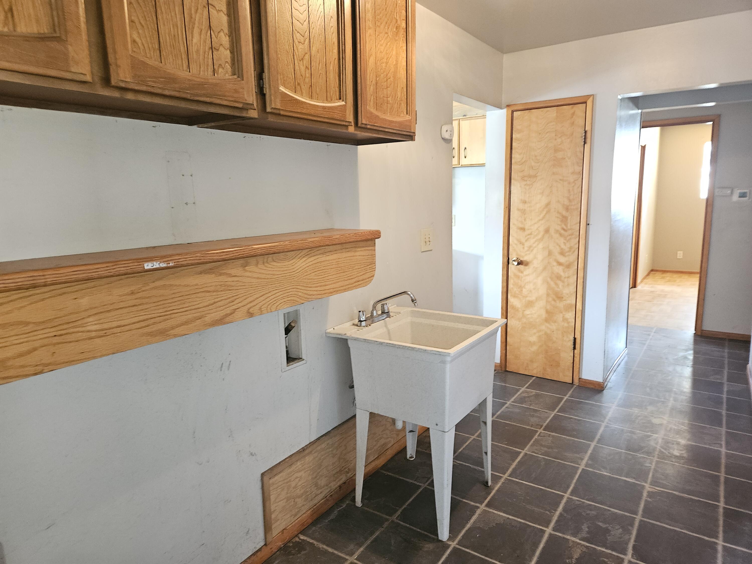 7649 Booth Road Klamath Falls, OR 97603 - Photo 14 of 21 12. Laundry room