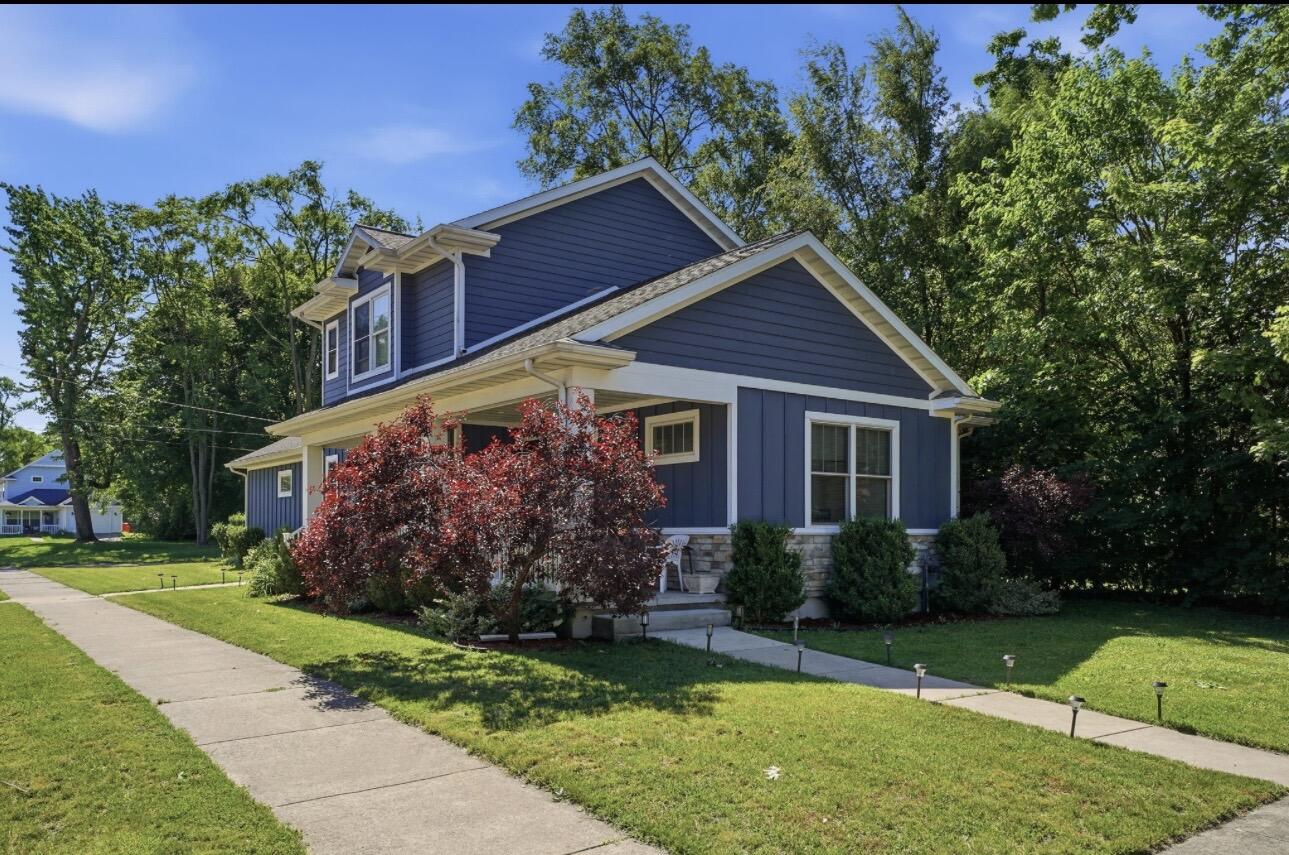 1015 Monroe Street Benton Harbor, MI 49022 - Photo 2 of 24 IMG_4890