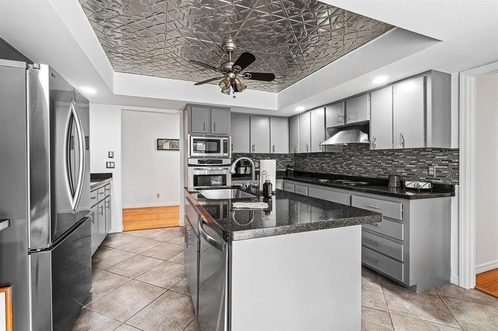 10158 Southeast Acorn Way Jupiter, FL 33469 - Photo 11 of 39 a kitchen with stainless steel appliances granite countertop a sink stove and refrigerator