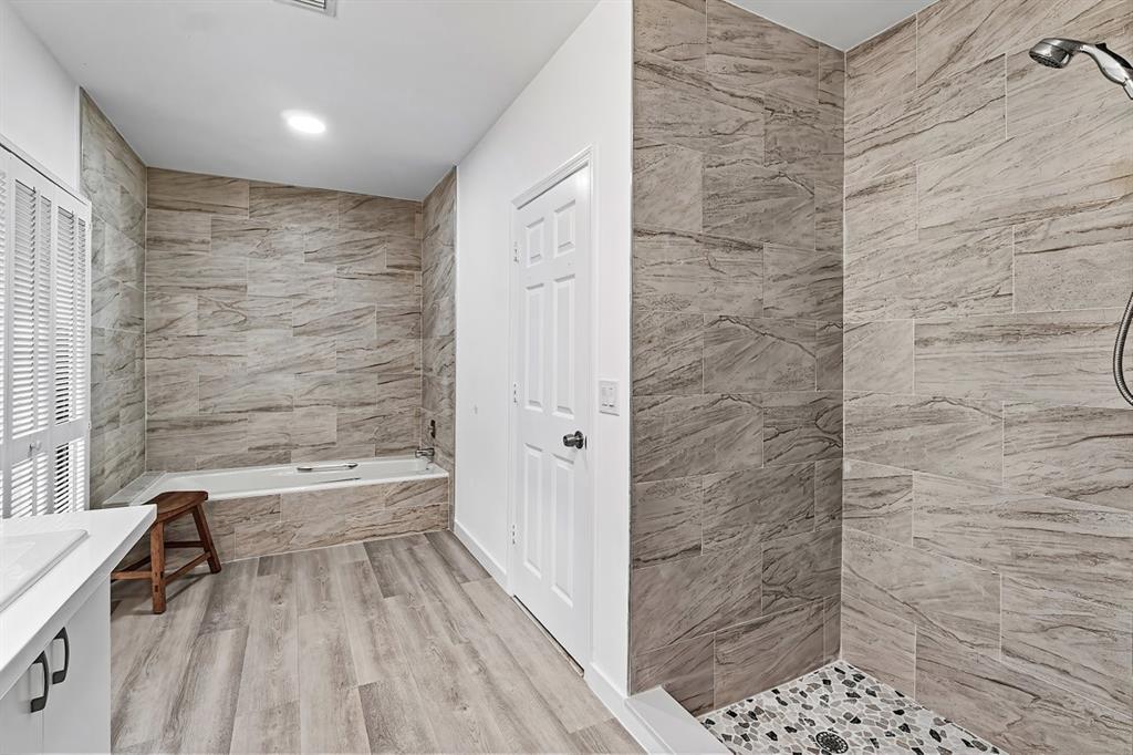 10158 Southeast Acorn Way Jupiter, FL 33469 - Photo 21 of 39 a bathroom with a bathtub and a shower
