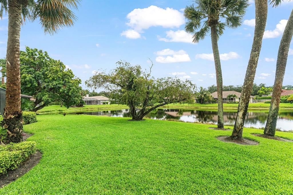 10158 Southeast Acorn Way Jupiter, FL 33469 - Photo 26 of 39 a view of a garden and trees