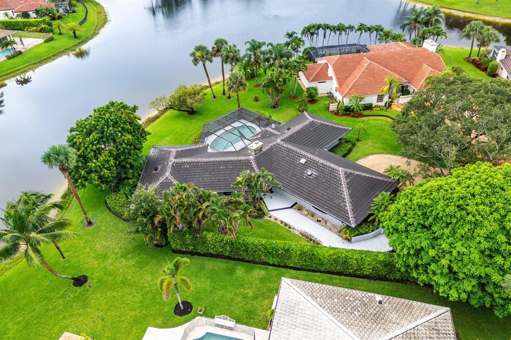10158 Southeast Acorn Way Jupiter, FL 33469 - Photo 31 of 39 an aerial view of a house