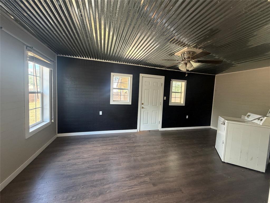 901 Ash Street Merkel, TX 79536 - Photo 15 of 16 Large laundry and work out room or flex room