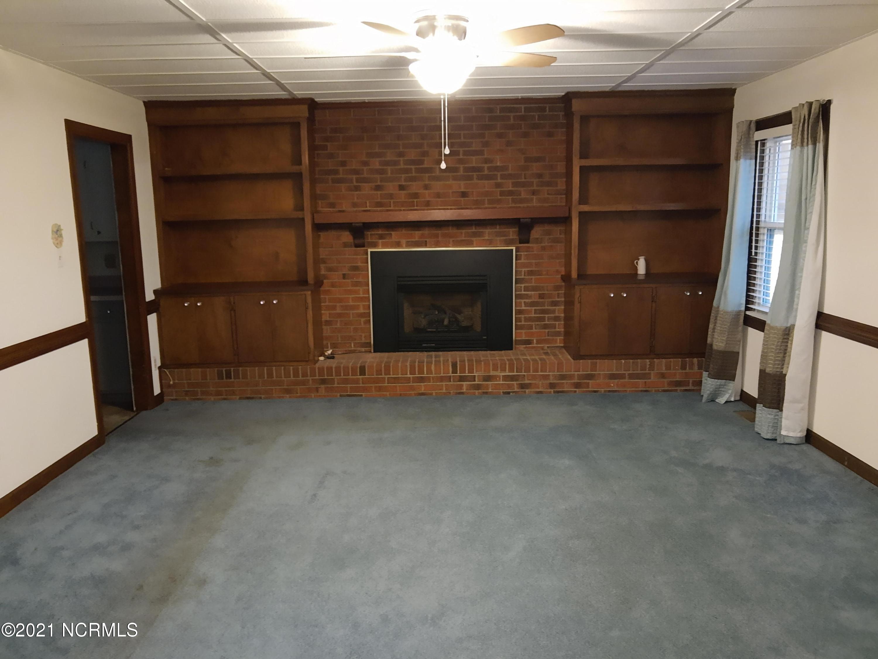 110 Batchelder Road New Bern, NC 28560 - Photo 6 of 25 110 Batchelder - Living Room