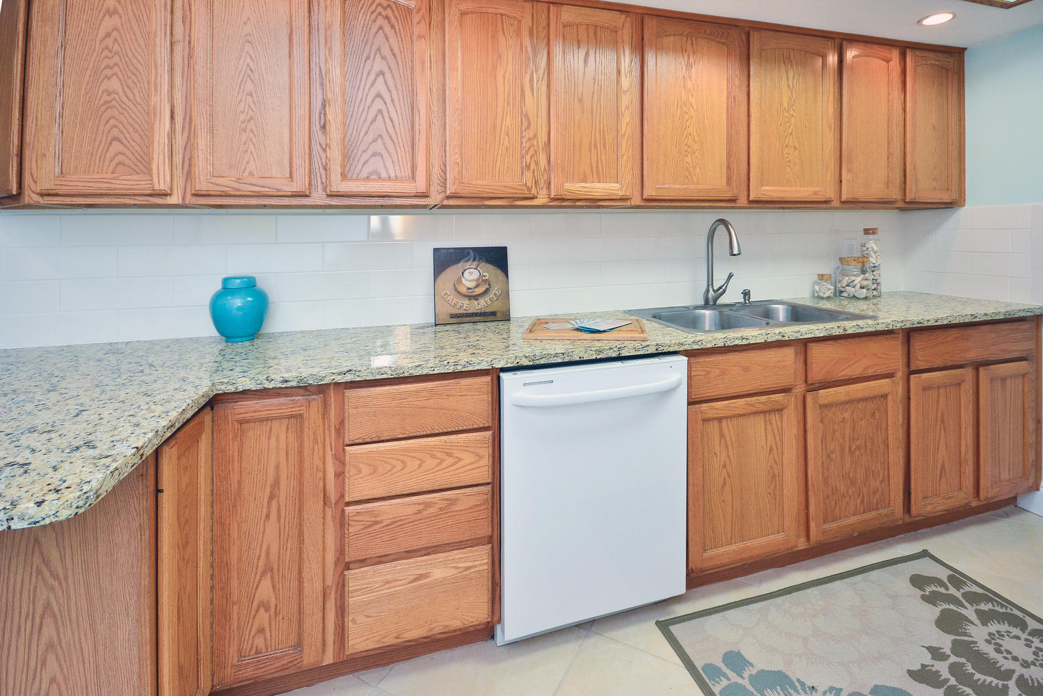 323 Pineview Road Jupiter, FL 33469 - Photo 8 of 33 Beautiful Home in Tequesta-large-015-51