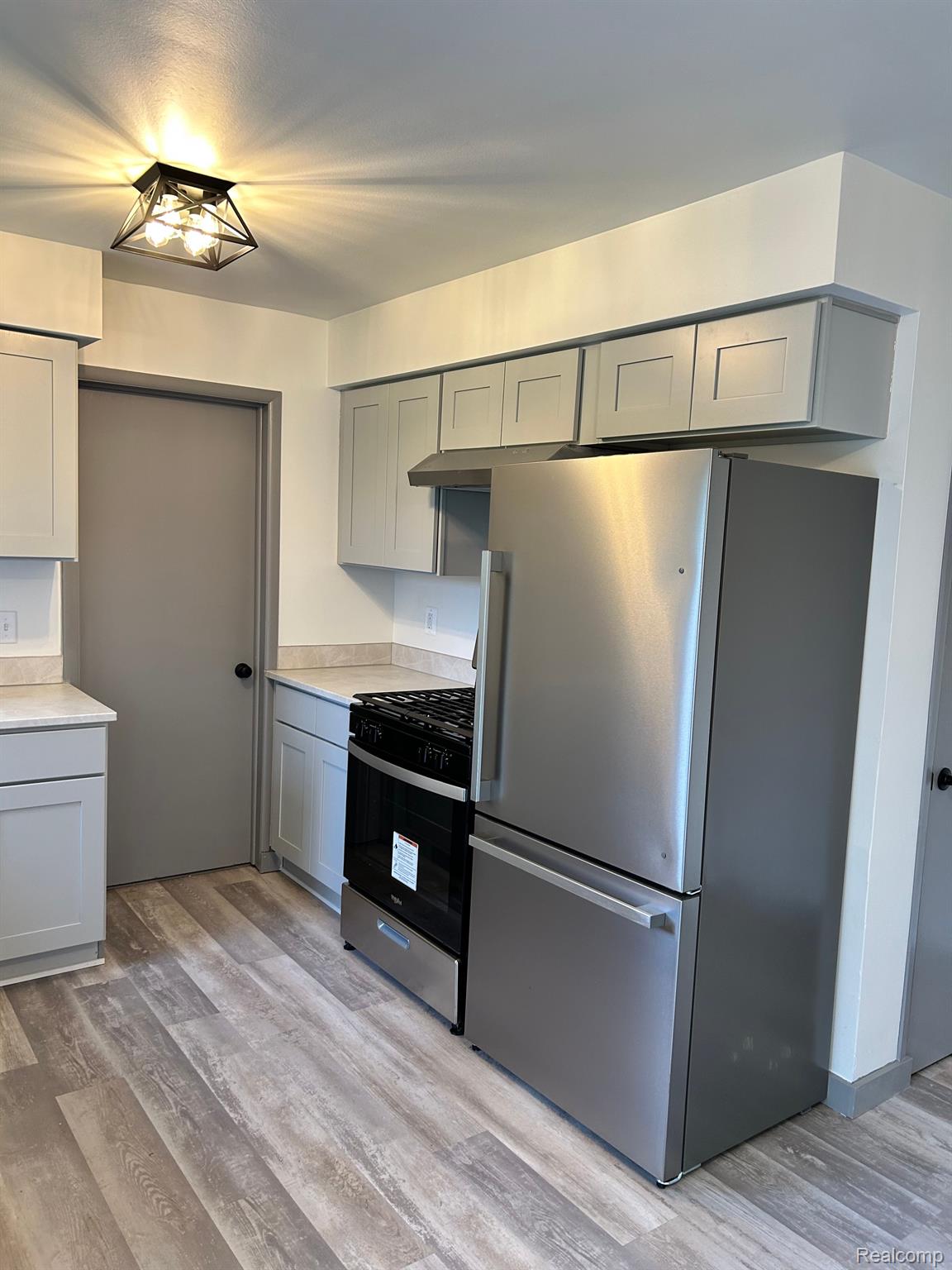 30806 Ridgefield Avenue Warren, MI 48088 - Photo 8 of 24 Kitchen with all new appliances