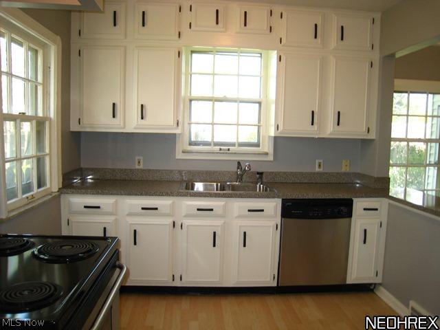 3541 Lytle Road Beachwood, OH 44122 - Photo 6 of 20 Updated eat-in kitchen with newer laminate flooring, counters, stove and dishwasher.