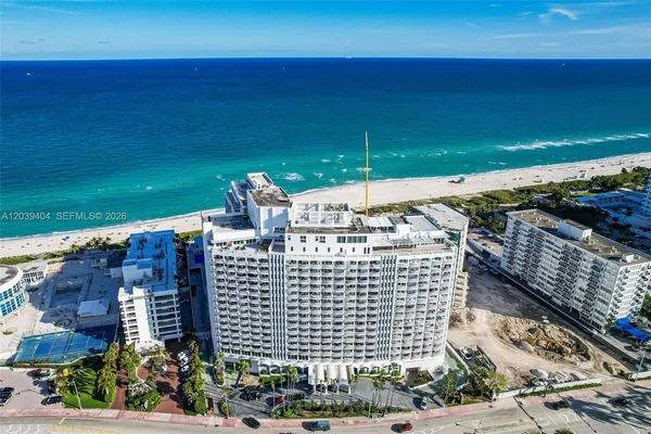 $3,900 | 5401 Collins Avenue, Unit 813, Miami Beach, FL 33140