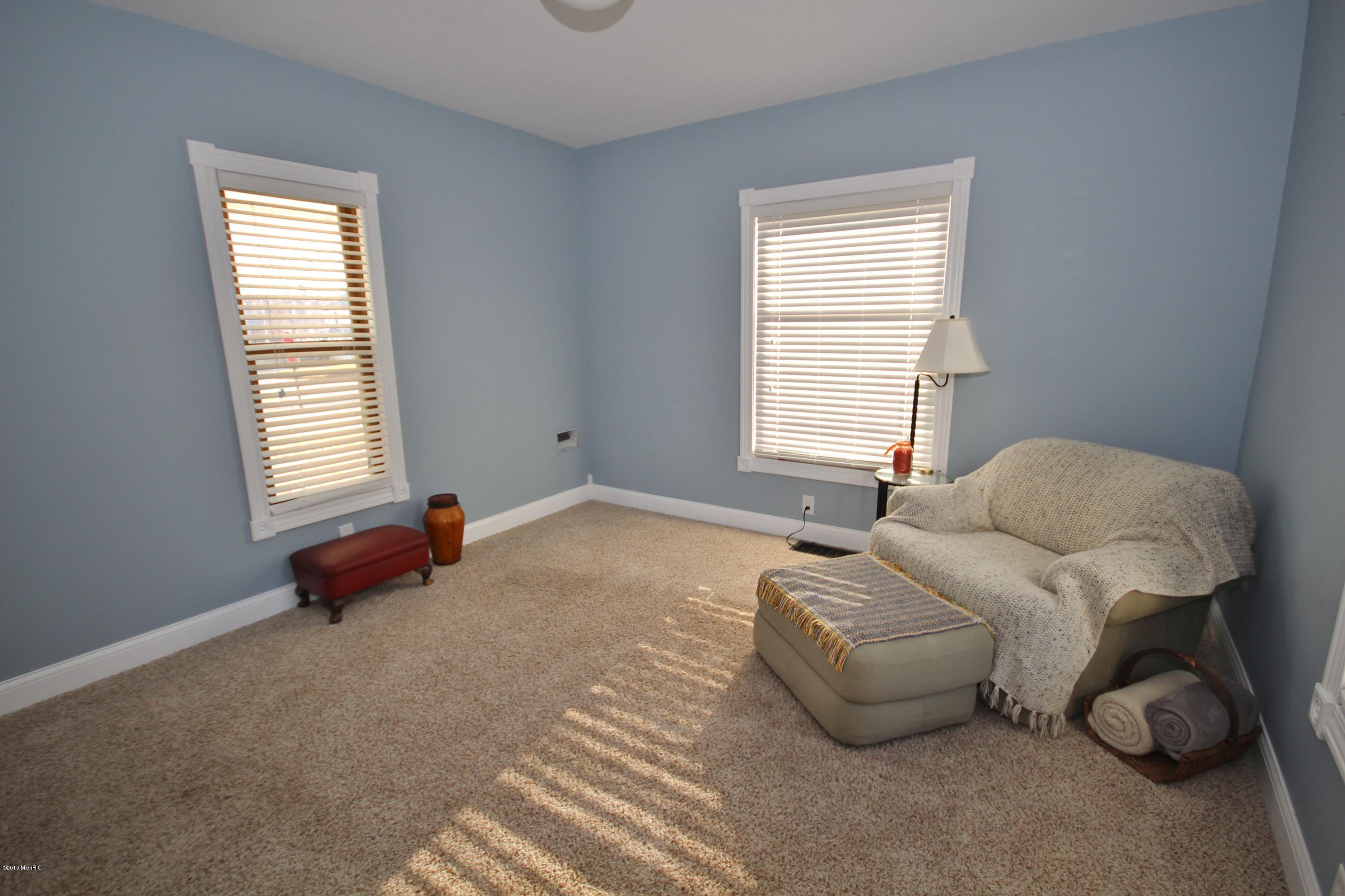 703 Pealer Street Three Rivers, MI 49093 - Photo 9 of 23 IMG_4813