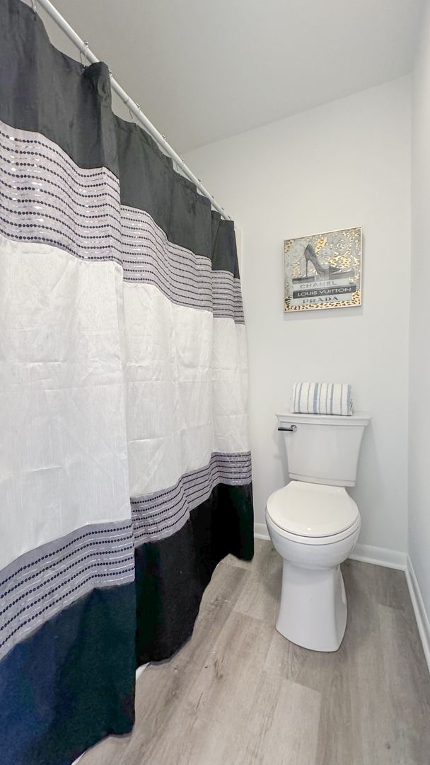 583 Dunham Road Gurnee, IL 60031 - Photo 18 of 25 a bathroom with a toilet and a shower