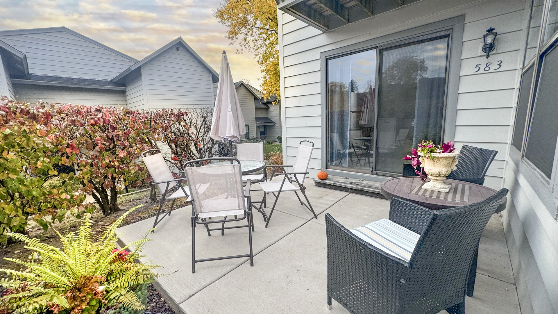 583 Dunham Road Gurnee, IL 60031 - Photo 3 of 25 a outdoor space with patio the couches and a dining table with the potted plant