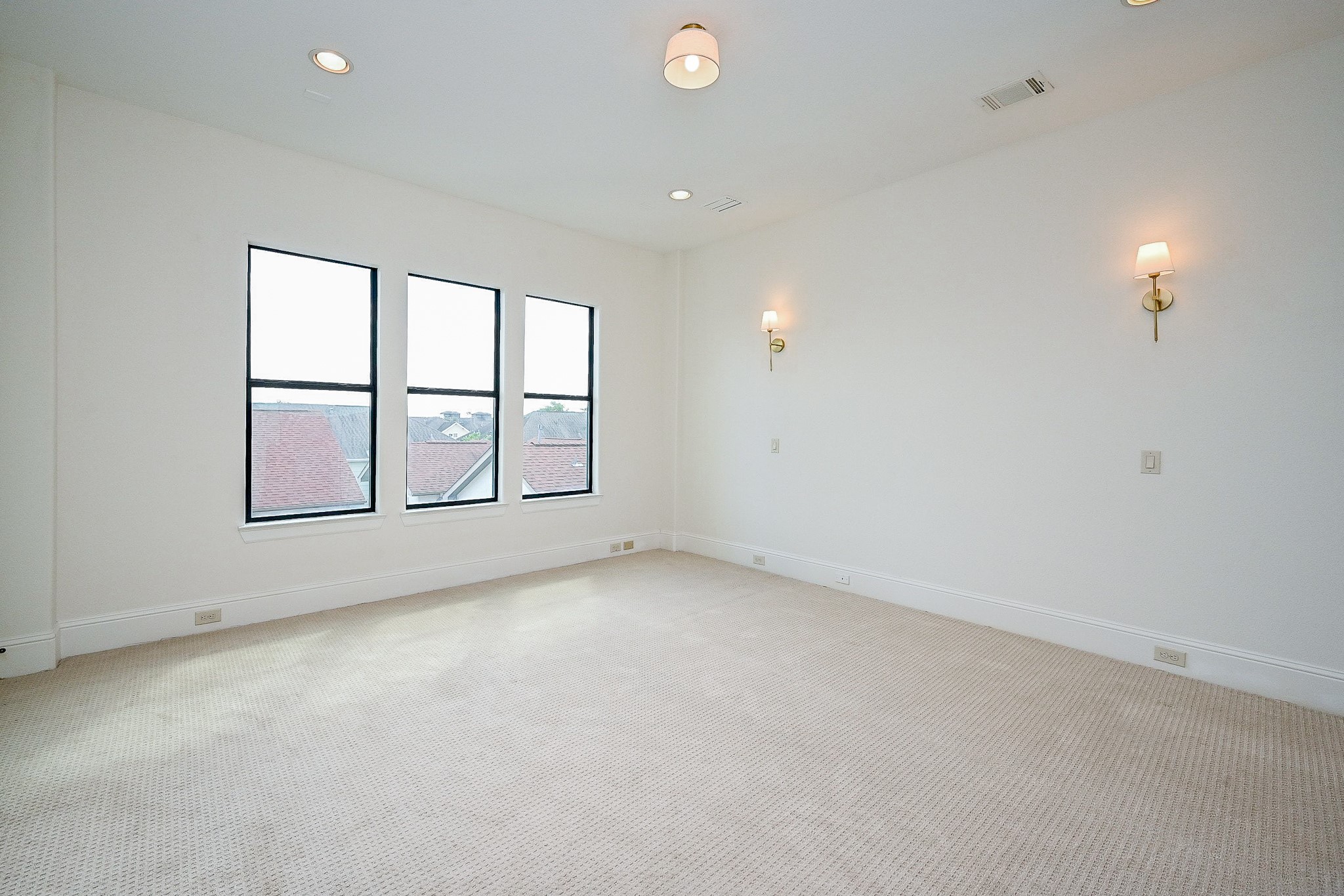 1825 West 24th Street Houston, TX 77008 - Photo 17 of 32 Primary suite offers privacy and plenty of natural light. Large enough for bed and a sitting area