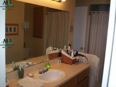 1527 Streamwood Court Rochester, MI 48307 - Photo 6 of 8 406459-5.JPG